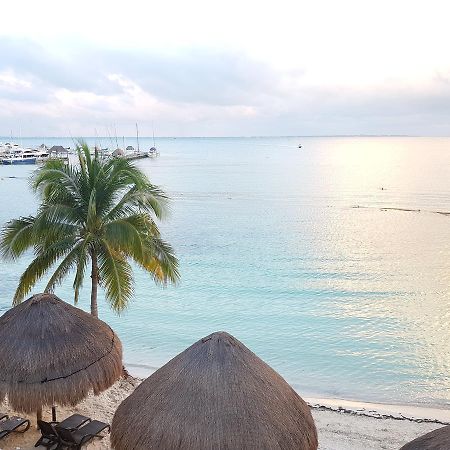 Suite frente al Mar Cancún Exterior foto